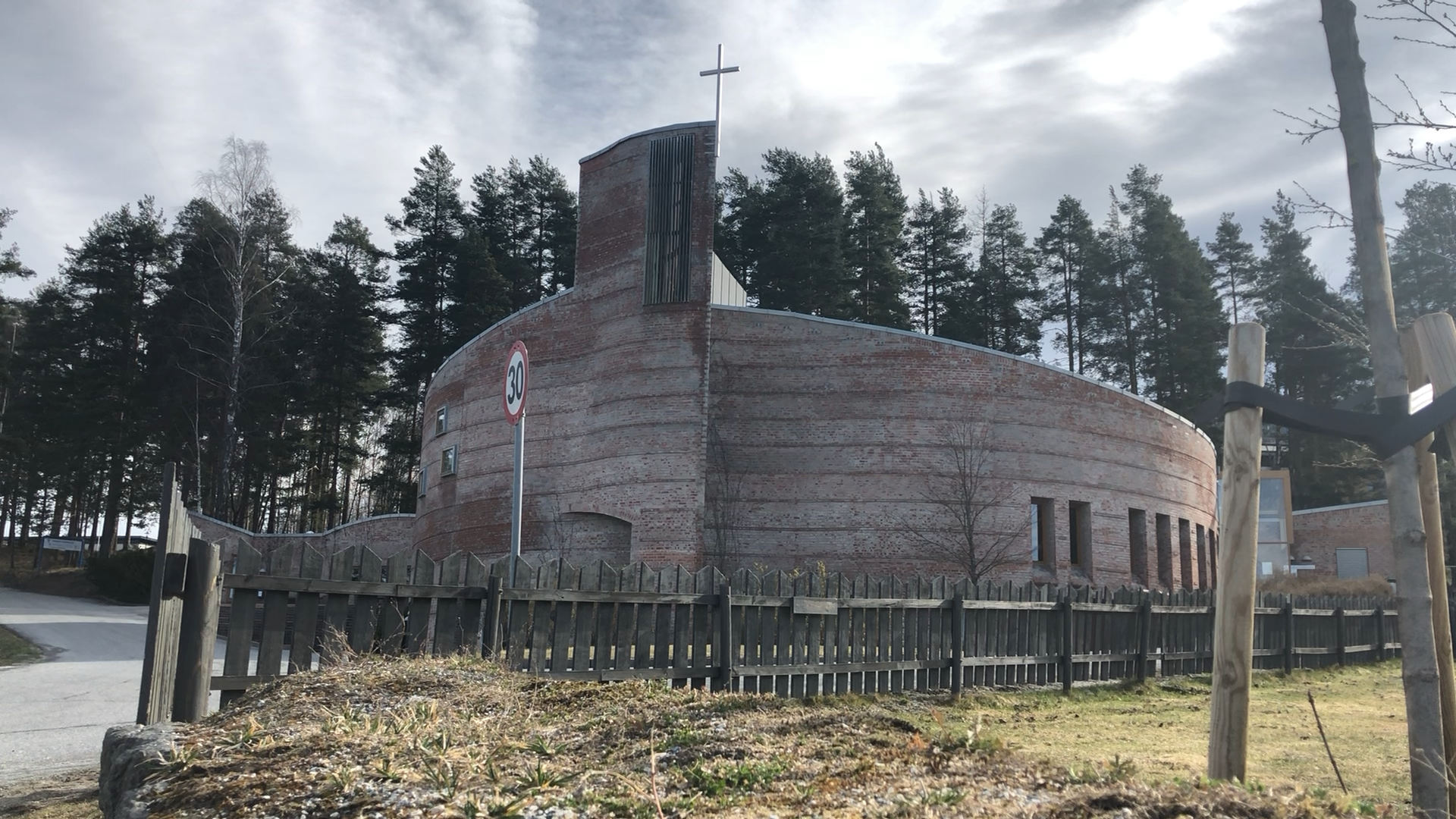 Gudstjeneste fra Åmot kirke 1. påskedag