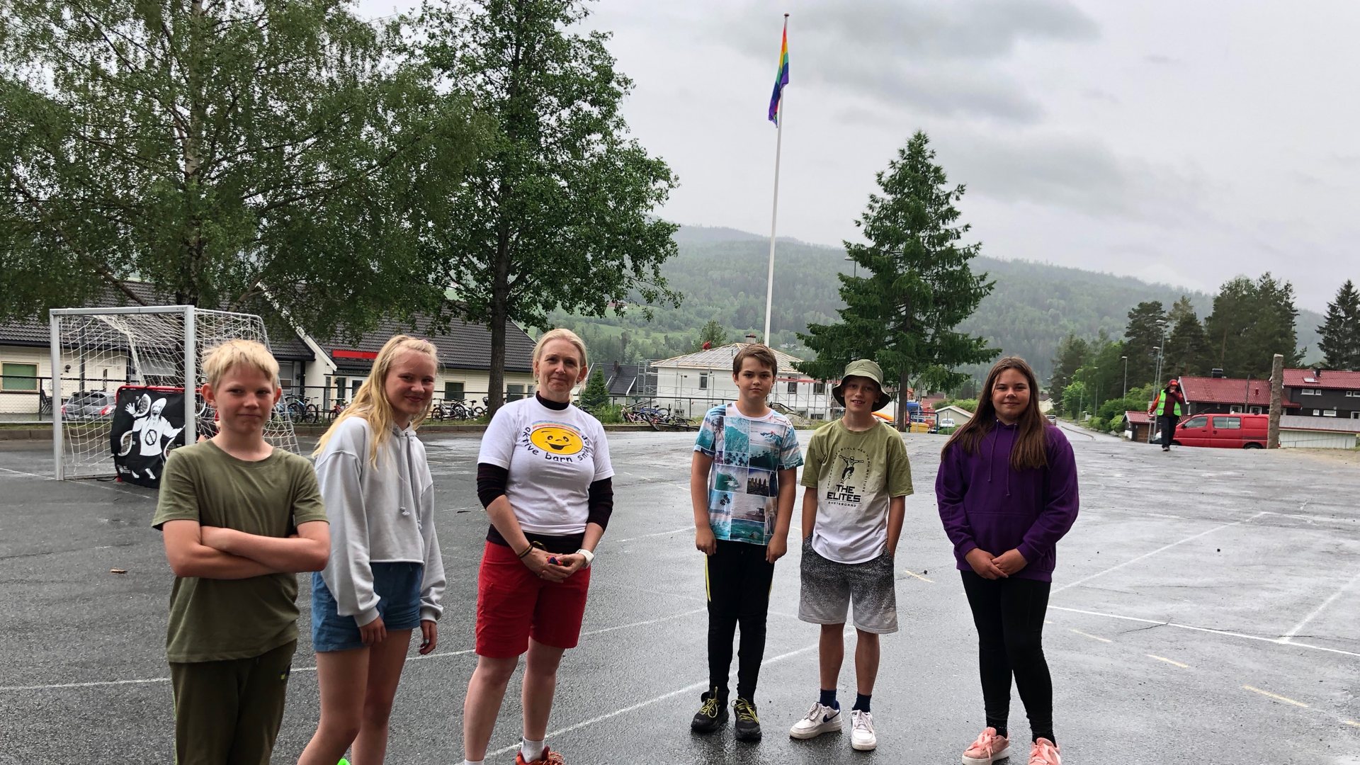 Heiste Regnbueflagget på Stalsberg skole