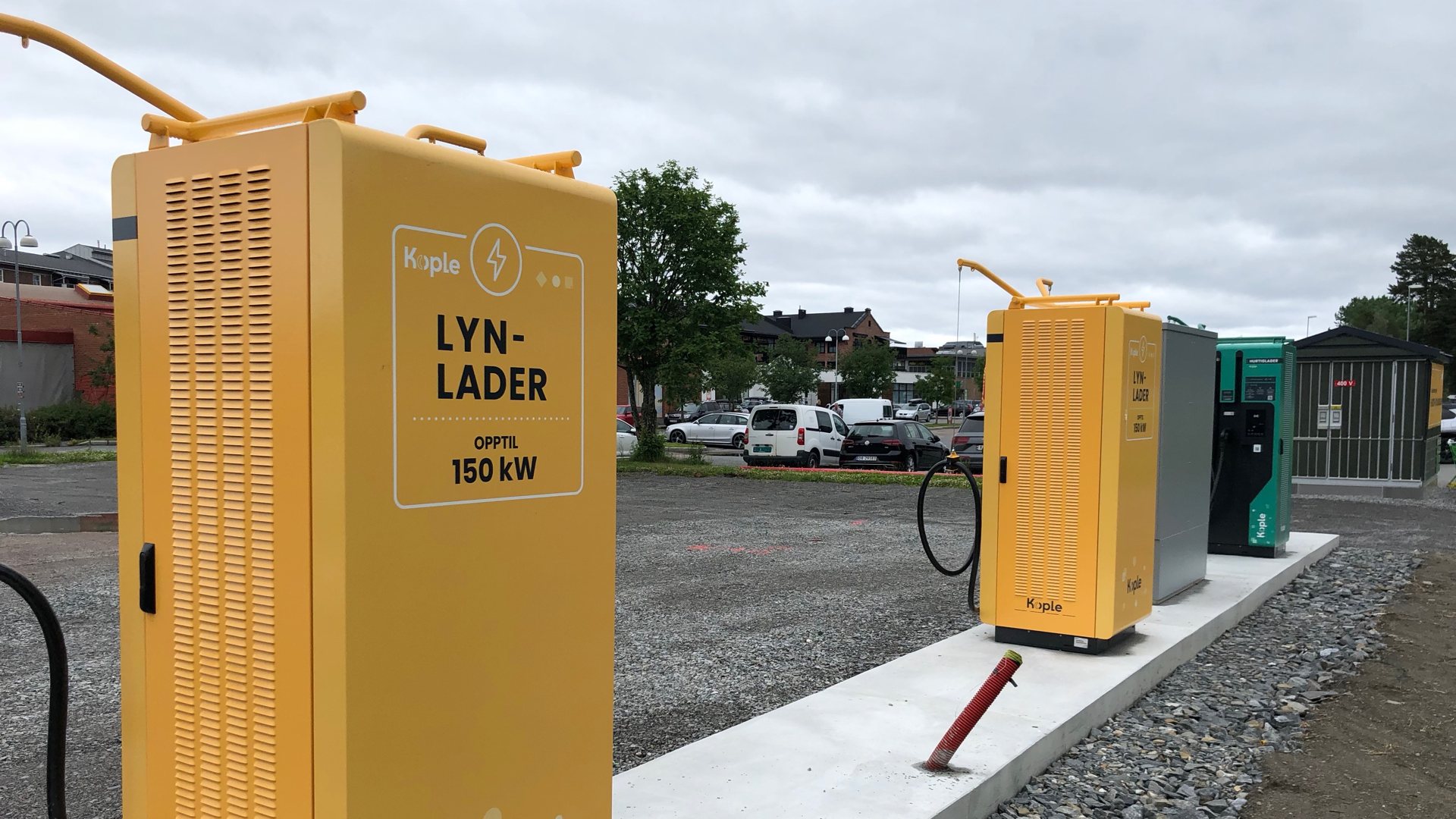 Nå han du lyn-lade bilen i Vikersund. Nytt ladeanlegg er på plass