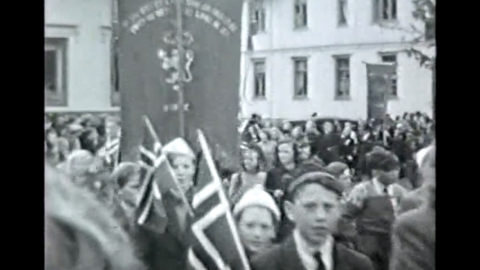 Nasjonaldagen i Vikersund 1945
